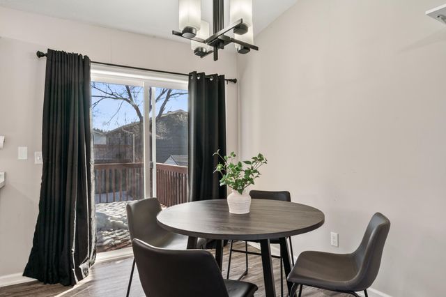 916 E Village Circle SE, Rochester, MN 55904