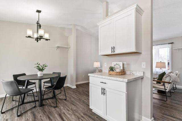 916 E Village Circle SE, Rochester, MN 55904