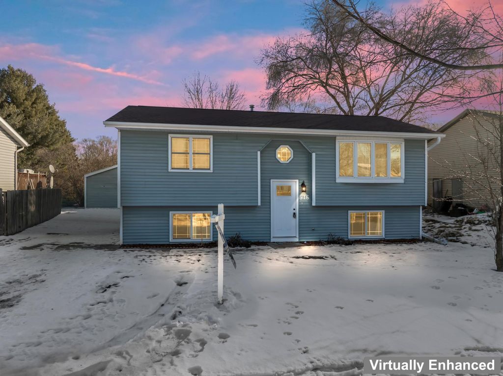 916 E Village Circle SE, Rochester, MN 55904