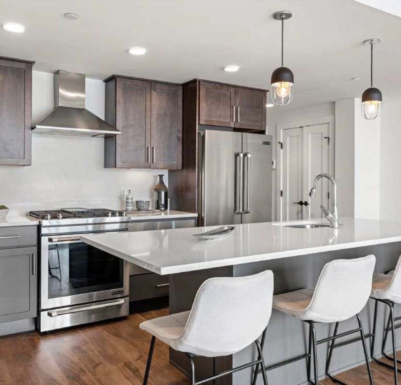 26 Hichborn Street 17, Boston, MA 02135