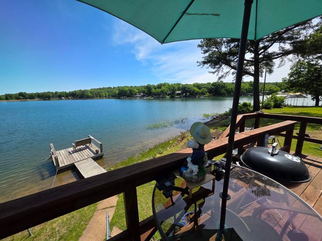 14 W Lake Estates Circle, Cherokee Village, AR 72529