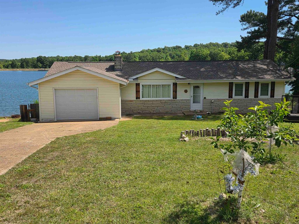 14 W Lake Estates Circle, Cherokee Village, AR 72529