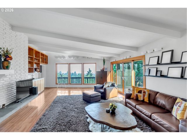 2610 HIGHLAND OAKS Dr, Eugene, OR 97405