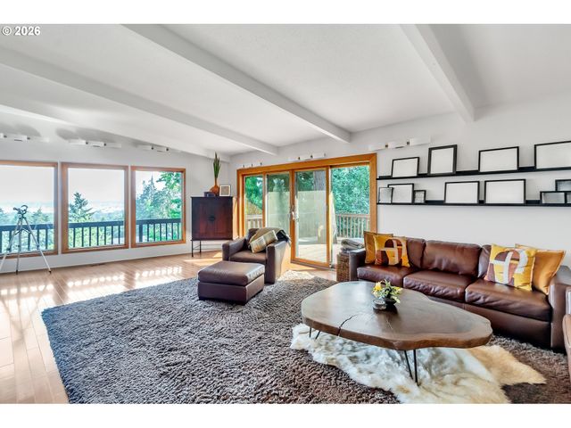 2610 HIGHLAND OAKS Dr, Eugene, OR 97405