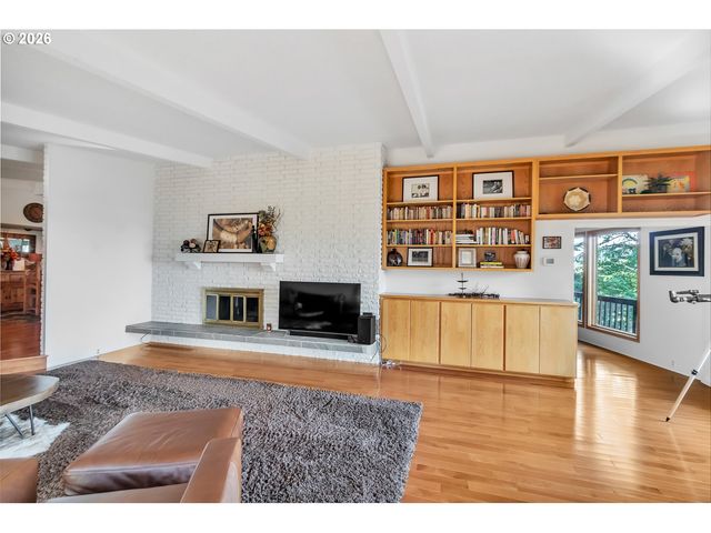 2610 HIGHLAND OAKS Dr, Eugene, OR 97405