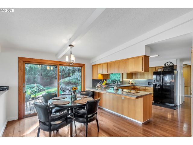 2610 HIGHLAND OAKS Dr, Eugene, OR 97405