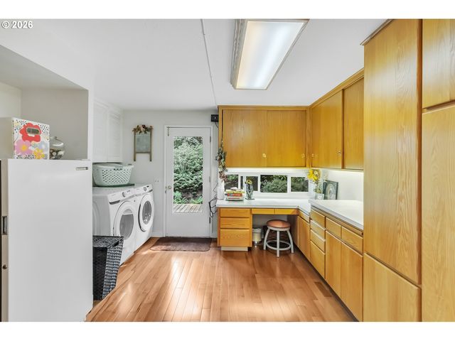 2610 HIGHLAND OAKS Dr, Eugene, OR 97405