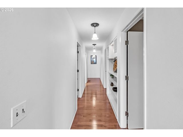 2610 HIGHLAND OAKS Dr, Eugene, OR 97405