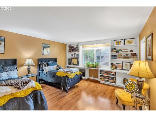 2610 HIGHLAND OAKS Dr, Eugene, OR 97405