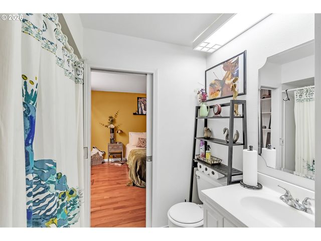 2610 HIGHLAND OAKS Dr, Eugene, OR 97405