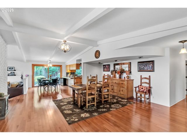 2610 HIGHLAND OAKS Dr, Eugene, OR 97405