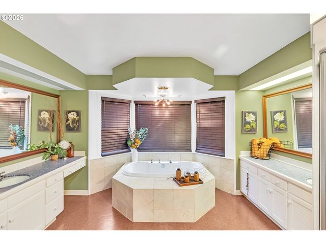 2610 HIGHLAND OAKS Dr, Eugene, OR 97405