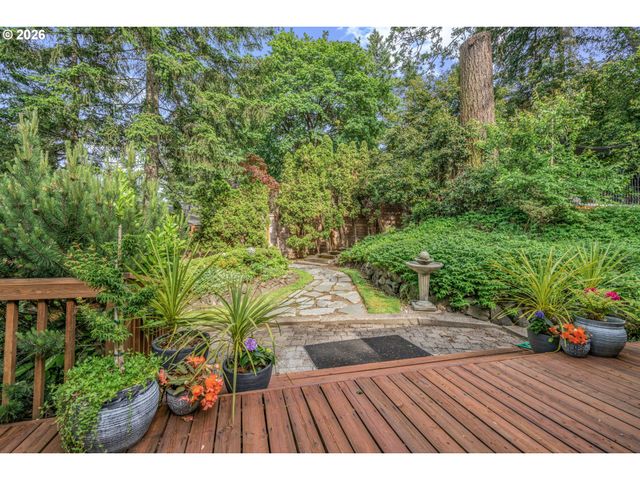 2610 HIGHLAND OAKS Dr, Eugene, OR 97405