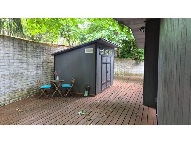 2610 HIGHLAND OAKS Dr, Eugene, OR 97405