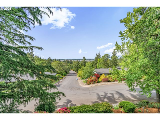 2610 HIGHLAND OAKS Dr, Eugene, OR 97405