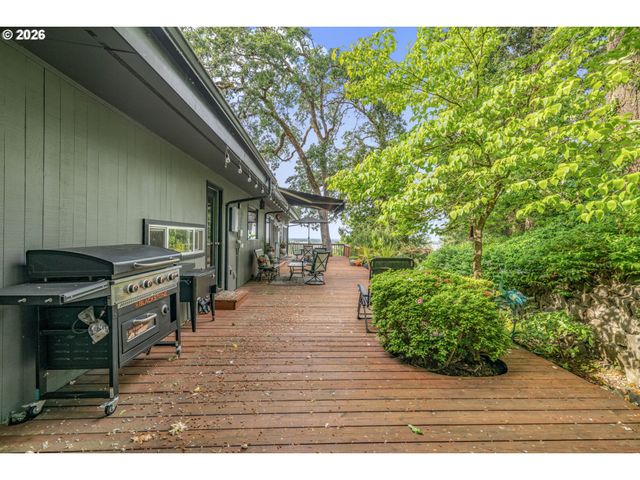 2610 HIGHLAND OAKS Dr, Eugene, OR 97405