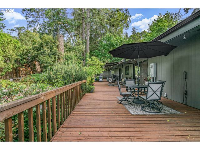 2610 HIGHLAND OAKS Dr, Eugene, OR 97405