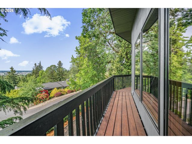 2610 HIGHLAND OAKS Dr, Eugene, OR 97405
