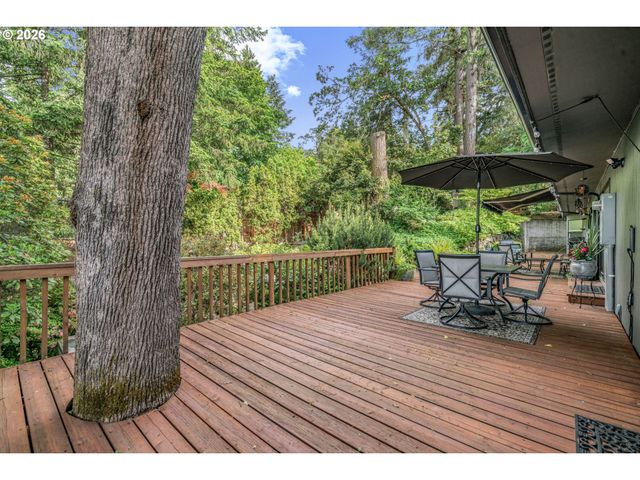 2610 HIGHLAND OAKS Dr, Eugene, OR 97405