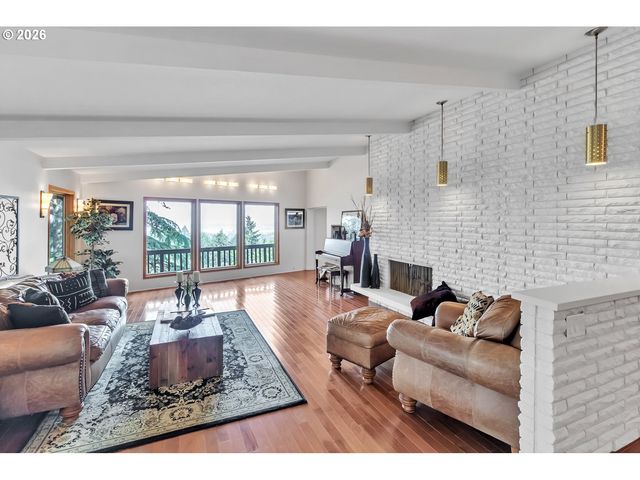 2610 HIGHLAND OAKS Dr, Eugene, OR 97405