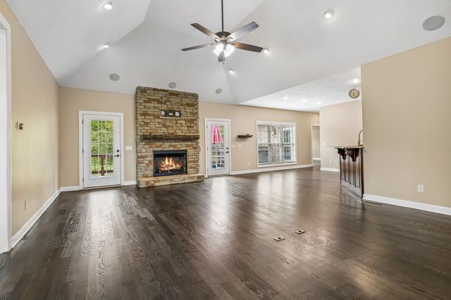 335 Hankins Ln, Hartsville, TN 37074