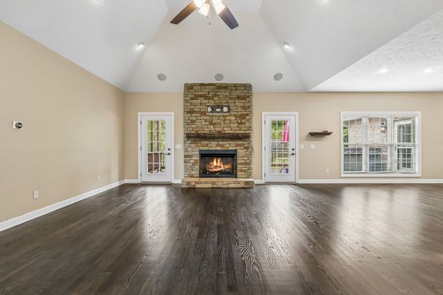 335 Hankins Ln, Hartsville, TN 37074