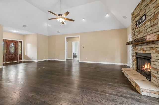 335 Hankins Ln, Hartsville, TN 37074