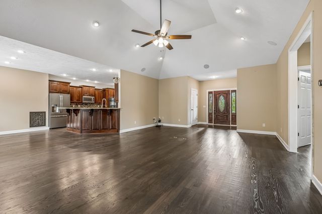 335 Hankins Ln, Hartsville, TN 37074