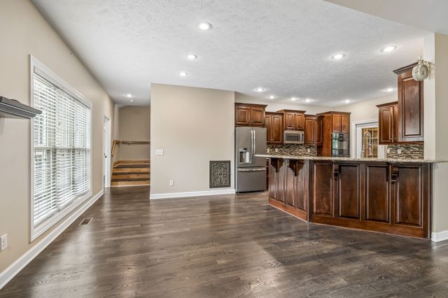 335 Hankins Ln, Hartsville, TN 37074