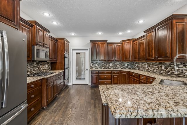 335 Hankins Ln, Hartsville, TN 37074