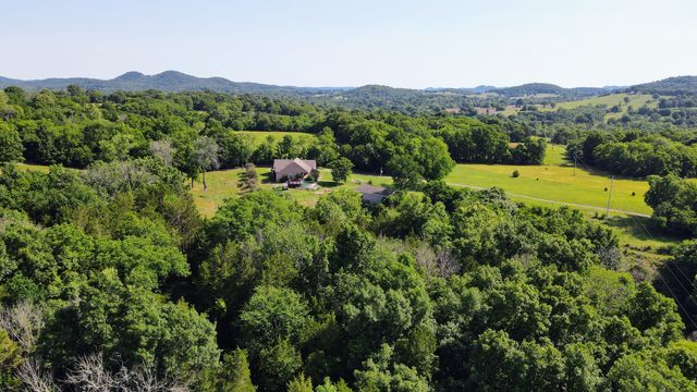 335 Hankins Ln, Hartsville, TN 37074
