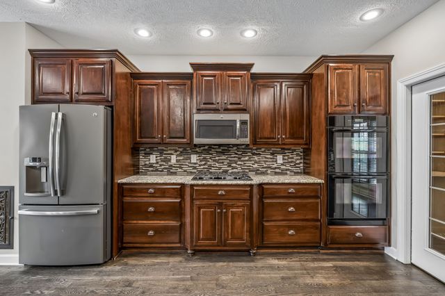 335 Hankins Ln, Hartsville, TN 37074