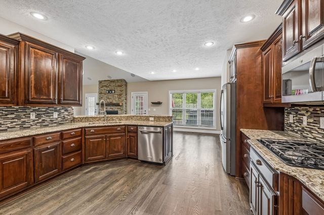 335 Hankins Ln, Hartsville, TN 37074