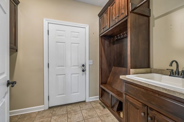 335 Hankins Ln, Hartsville, TN 37074