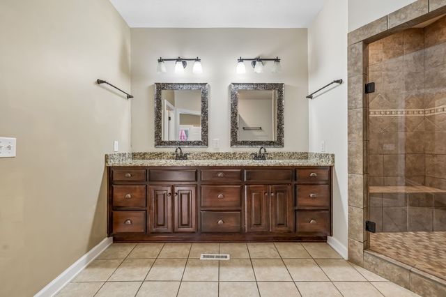 335 Hankins Ln, Hartsville, TN 37074