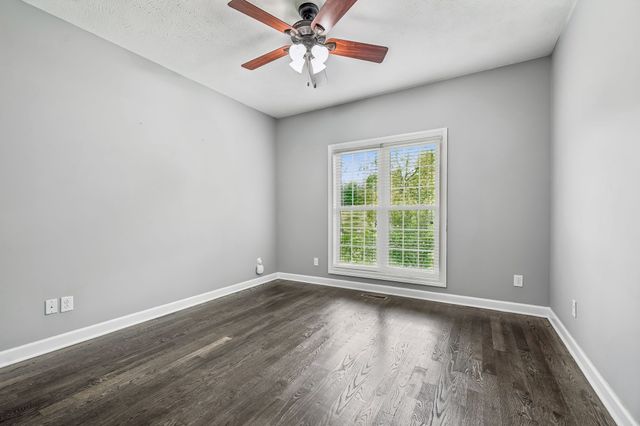 335 Hankins Ln, Hartsville, TN 37074