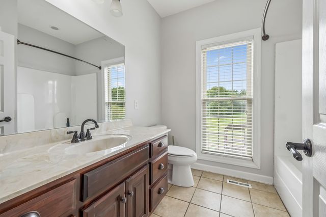 335 Hankins Ln, Hartsville, TN 37074