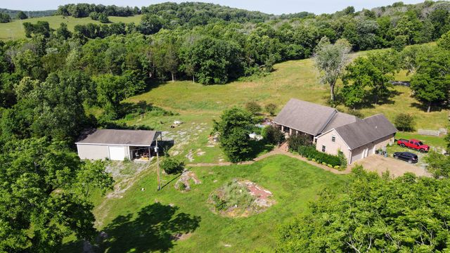 335 Hankins Ln, Hartsville, TN 37074