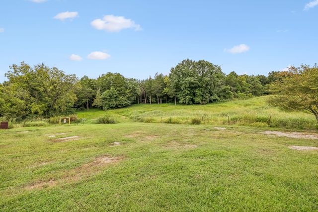335 Hankins Ln, Hartsville, TN 37074