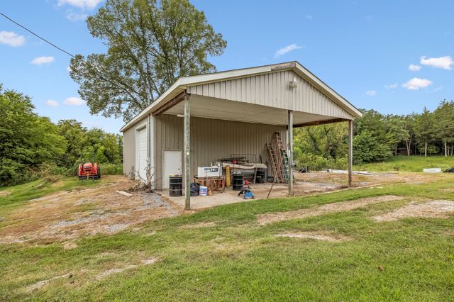 335 Hankins Ln, Hartsville, TN 37074
