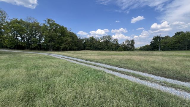335 Hankins Ln, Hartsville, TN 37074