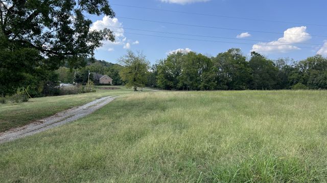 335 Hankins Ln, Hartsville, TN 37074
