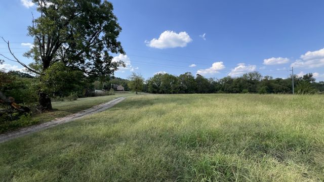 335 Hankins Ln, Hartsville, TN 37074