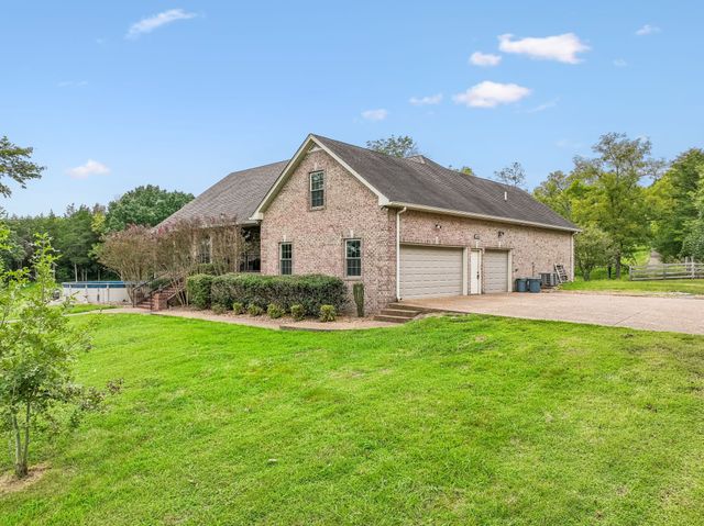335 Hankins Ln, Hartsville, TN 37074