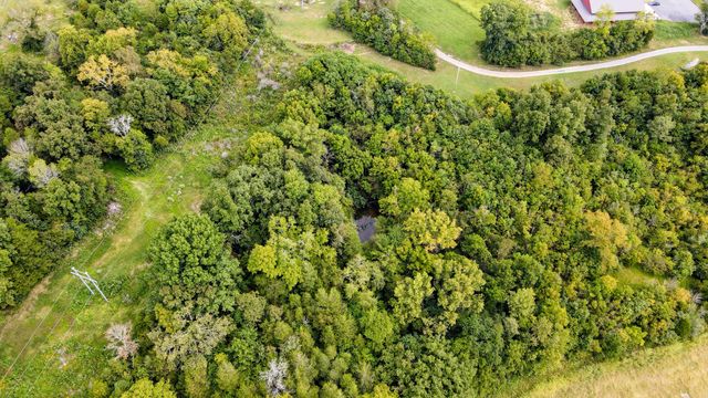 335 Hankins Ln, Hartsville, TN 37074