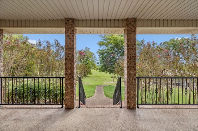 335 Hankins Ln, Hartsville, TN 37074