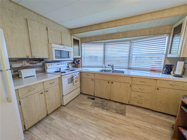 215 WILLOW OAK LANE, Sarasota, FL 34237