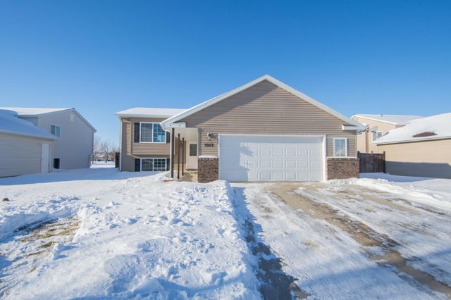 3023 33rd Street S, Moorhead, MN 56560