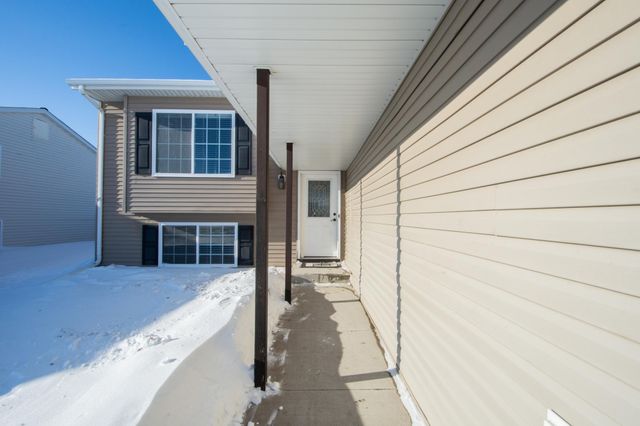3023 33rd Street S, Moorhead, MN 56560