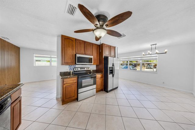5921 NE 1st Avenue, Oakland Park, FL 33334